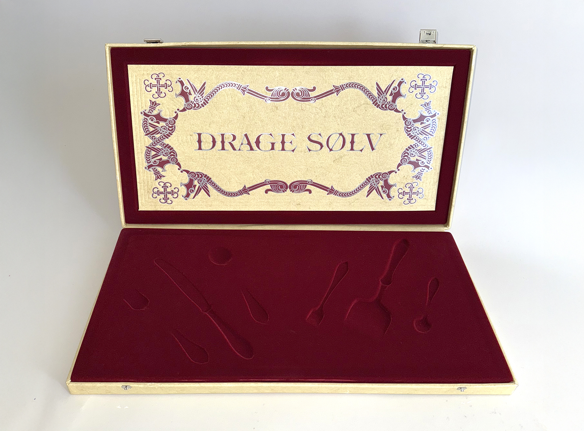 Aksell logistikk - Displayinnlegg til eksklusiv emballasje for gullsmedbransjen