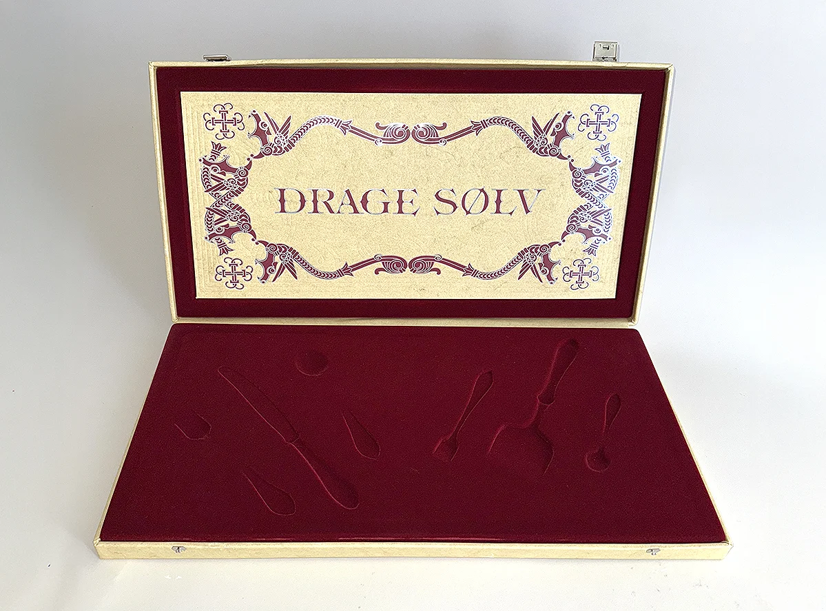 Aksell logistikk - Displayinnlegg til eksklusiv emballasje for gullsmedbransjen