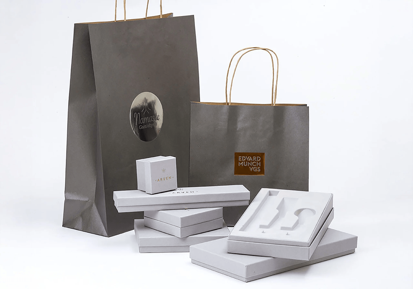 papir og stoffposer med logo finere emballasje aksell logistikk