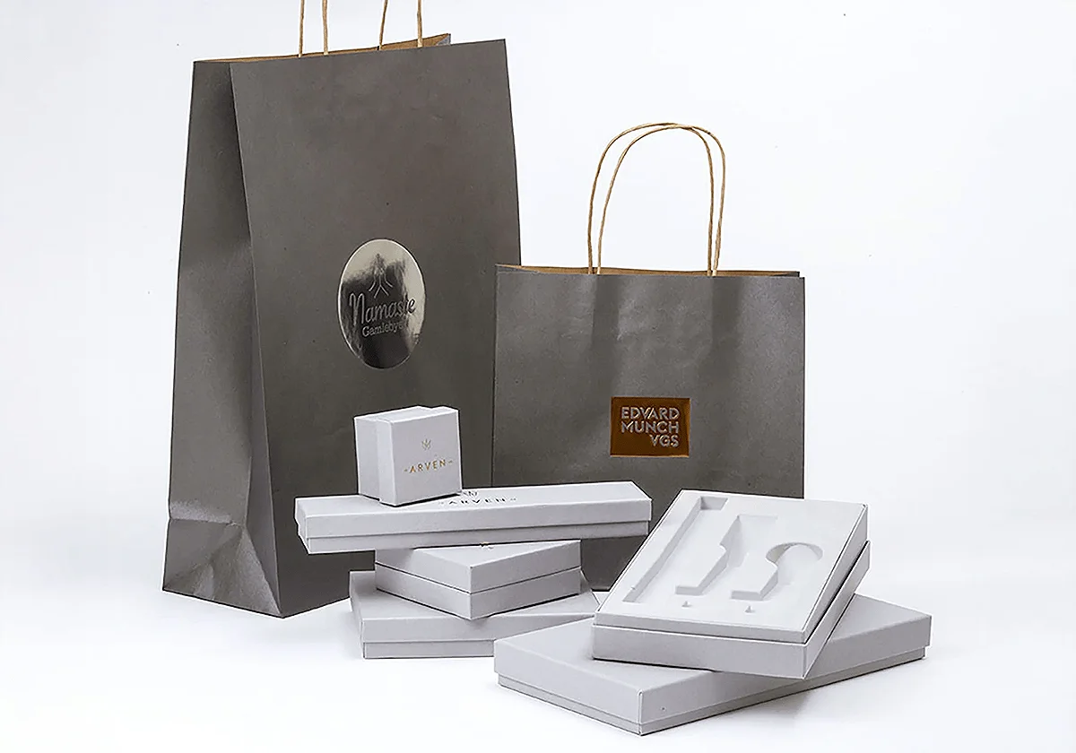 papir og stoffposer med logo finere emballasje aksell logistikk