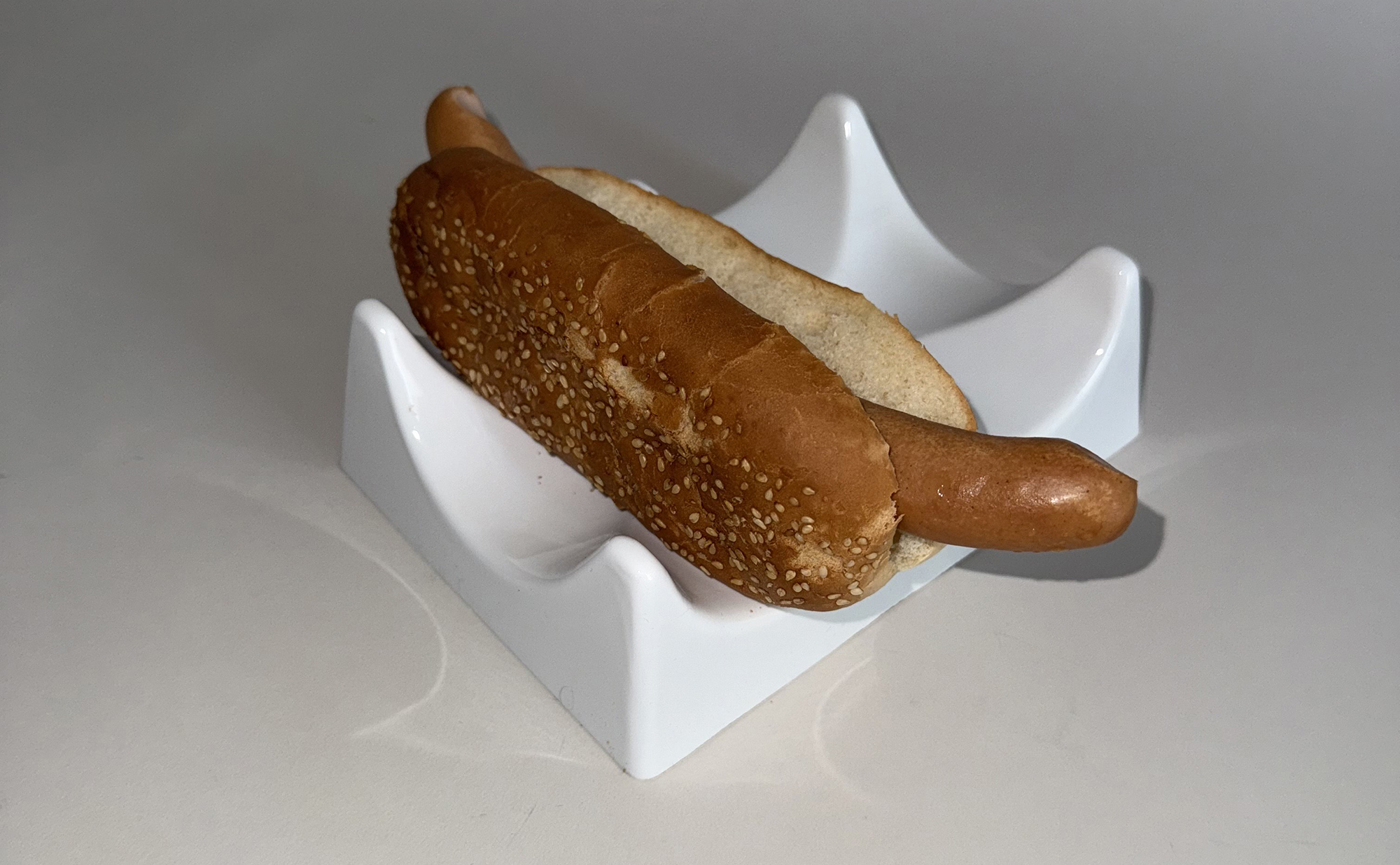 Pølse i brød i pølseholder